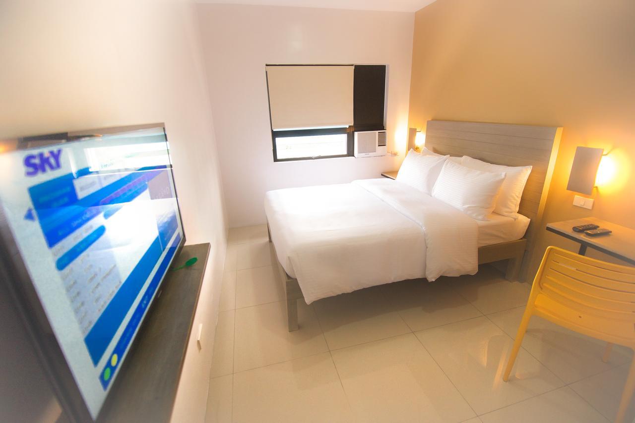 Felix Residences Cebu Stadt Exterior foto