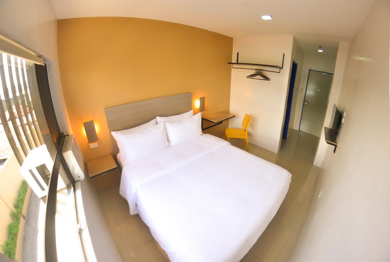 Felix Residences Cebu Stadt Exterior foto