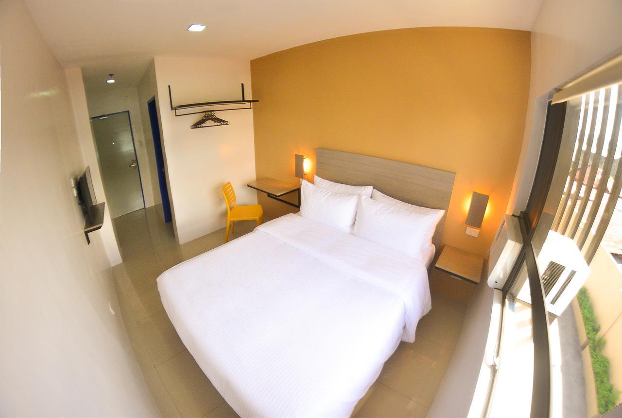 Felix Residences Cebu Stadt Exterior foto